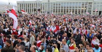 В Минске тысячи белорусов праздновали неофициальный День независимости