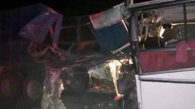 Три человека погибли в результате столкновения автобуса и «КамАЗа»