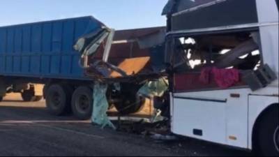 Видео: последствия смертельного ДТП с пассажирским автобусом в Калмыкии
