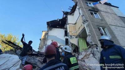 Взрыв из-за утечки газа разрушил здание в Ереване — есть пострадавшие