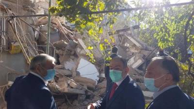 Премьер-министр находится на месте взрыва в жилом доме в Ереване
