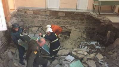 В Ереване обрушился дом из-за взрыва газа, пострадали люди