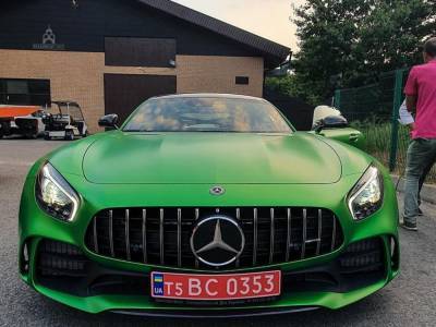 В Харькове заметили редкий «ядовитый» Mercedes, которое стоит сотни тысяч долларов