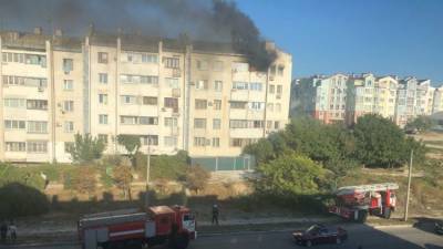 В Севастополе из горящего дома эвакуировали 20 человек - видео
