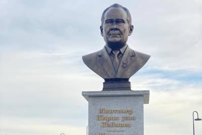 Бывшему президенту Татарстана поставили прижизненный памятник