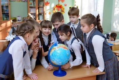 Алексей Островский: «К 2025 году смоленские школьники будут учиться в одну смену»