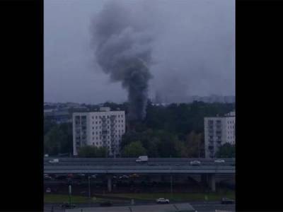 В жилом доме на улице Кубинка в Москве прогремел взрыв,и начался пожар