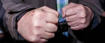 Кровоподтек у полицейского обошелся агрессору из Сокола в 50 тысяч рублей