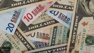 Доллар и евро подорожали на открытии торгов Московской биржи
