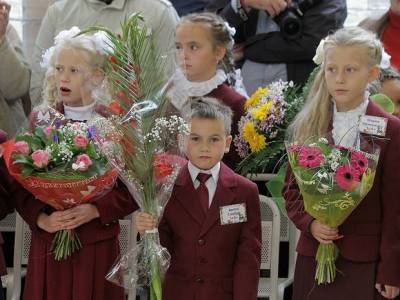 SuperJob: Больше половины родителей российских школьников хотят отмены школьной формы