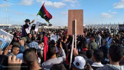 Протесты против Сарраджа в Триполи закончились нападениями боевиков