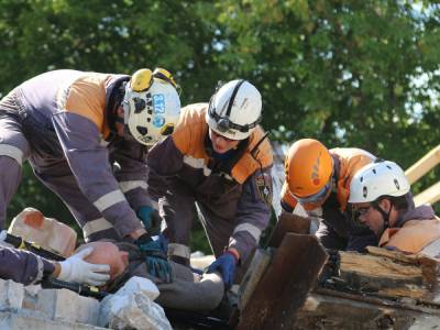 Доставать людей из-под завалов пришлось нижегородским спасателям во время учений