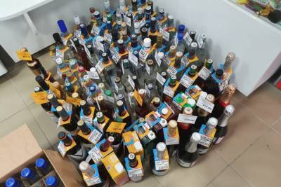 300 литров нелегального алкоголя изъяла полиция в псковской торговой точке