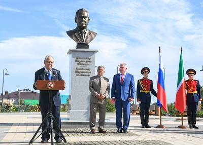 Минтимер Шаймиев открыл памятник самому себе в Татарстане