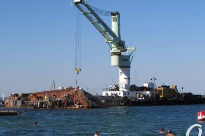 В Одессе в пятый раз начали поднимать затонувший танкер Delfi