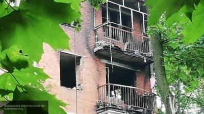 Очевидцы рассказали о спасении ребенка из горящего дома в Москве