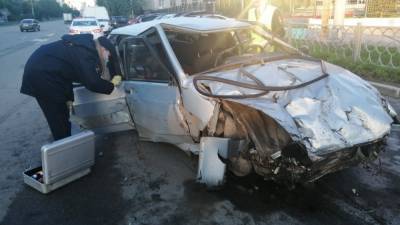 В Екатеринбурге подростки попали в ДТП на угнанной машине. Их госпитализировали с травмами