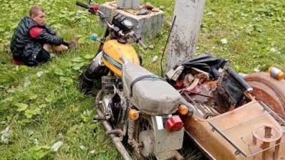Пьяный мотоциклист влетел в столб и едва не убил своих детей