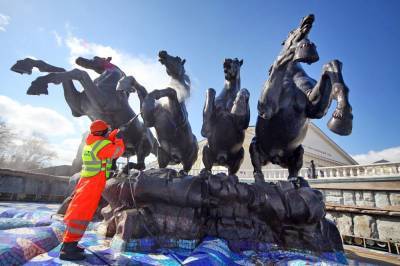 В Москве чистят фонтаны ко Дню города