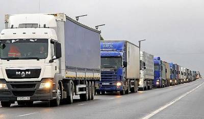 Около полутысячи грузовиков находятся на границе с ЕС