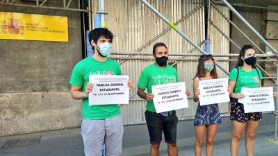 Студенты в Испании объявили забастовку ради безопасных санитарных условий