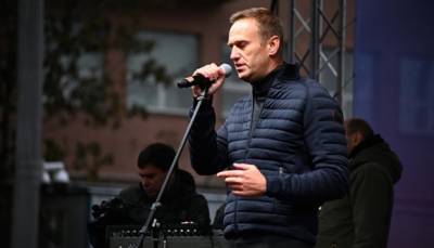 Навальный и Россия: «стабильно тяжелое состояние»