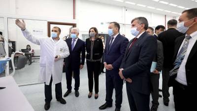 Тугжанов посетил предприятие, которое изготавливает аппараты ИВЛ по заказу Правительства