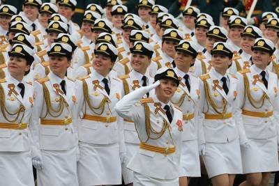 Жириновский предложил возродить в армии женские батальоны
