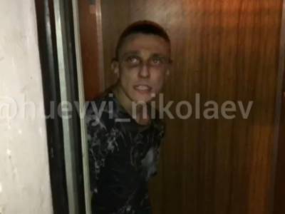 В Николаеве в лифте забаррикадировался агрессивный наркоман