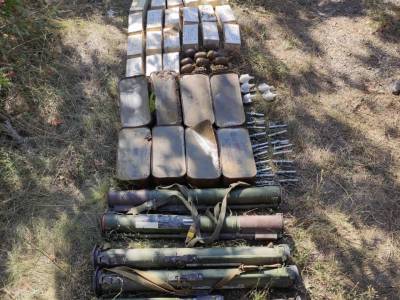 Десятки гранат и тысячи патронов: украинские пограничники обнаружили схрон боеприпасов