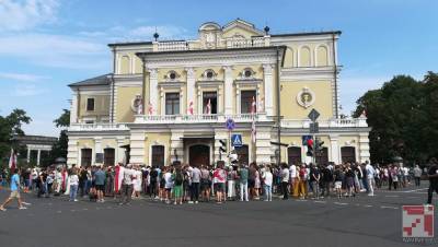 Из Купаловского театра уволились 58 человек, в том числе 36 актеров