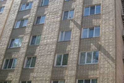 В Челнах мужчина пытался скинуть ребенка из окна 7-го этажа