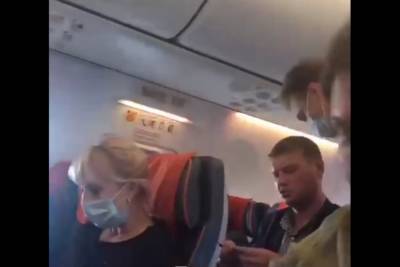 «Я – собака!»: буйный пассажир рейса Нижнекамск-Москва устроил дебош