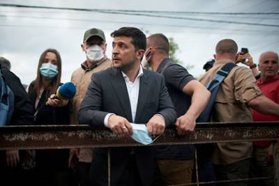 Охранники Зеленского избили беженку из Донбасса