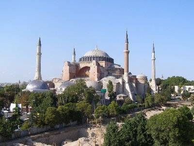Превращение двух храмов византийской эпохи в Стамбуле в мечети символизирует религиозный экстремизм