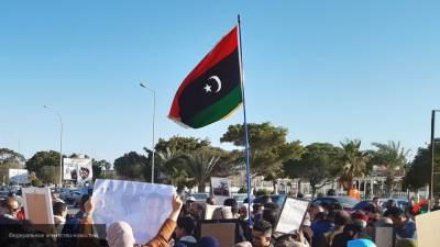 Боевики ПНС обстреливают мирных демонстрантов в Триполи