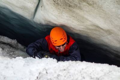 «Чудо на леднике»: в Альпах спасатели достали из глубокой трещины россиянку