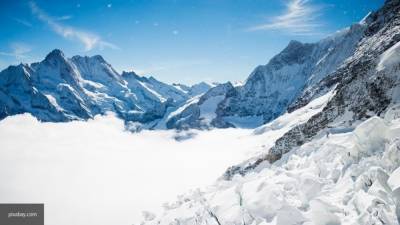 Горноспасательная служба достала россиянку из ледяной расщелины в Альпах