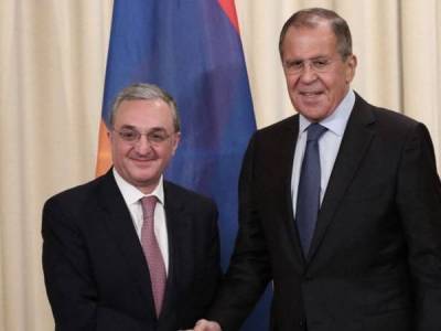 Лавров и Мнацаканян обсудили Карабах