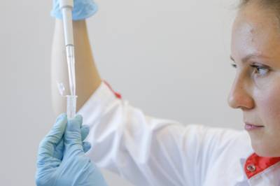 Убить двух зайцев: в МГУ хотят создать вакцину от гриппа и коронавируса одновременно