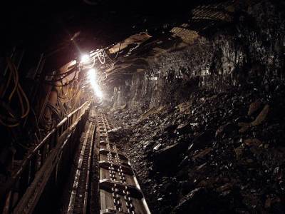 На Урале около 200 шахтеров вывели с шахты из-за горящего кабеля