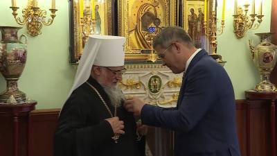 Радий Хабиров наградил митрополита Никона орденом Дружбы народов