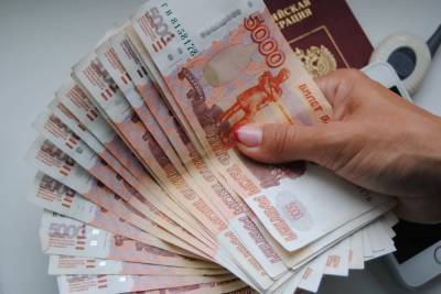 Государство платит малоимущим до 150 тысяч рублей: как получить и на что можно тратить