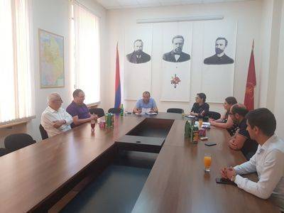 Три армянские партии требуют отменить штрафы за отсутствие масок