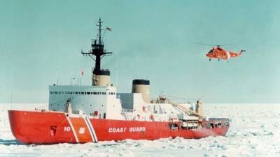 Пожар на американском ледоколе: у США все меньше шансов против РФ в Арктике