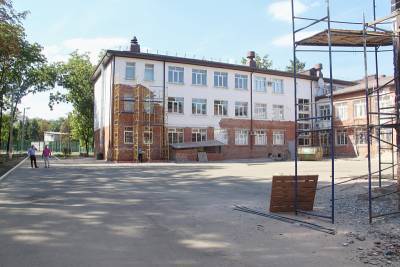 В Краснодаре впервые за 50 лет капитально ремонтируют фасад гимназии № 69