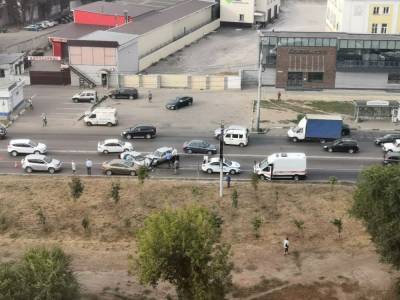 ДТП с «ПАЗиком» и четырьмя легковушками парализовало улицу Димитрова