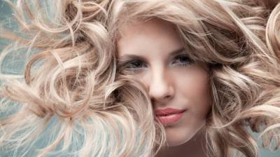 Безвредное окрашивание волос: 7 советов, которые помогут кудряшкам сохранить структуру