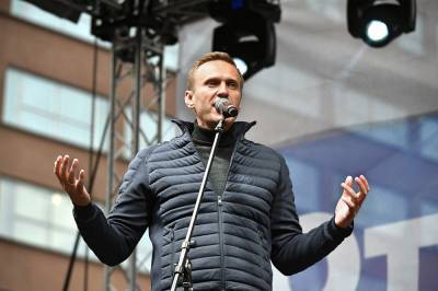 «Ъ»: Навальный был в омской больнице 44 часа, ему провели больше 50 анализов