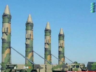 Китайцы помахали перед Пентагоном баллистическими ракетами